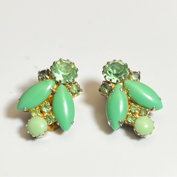 Vintage Green Uranium Glass Clip On Earrings - Picture 2 of 6